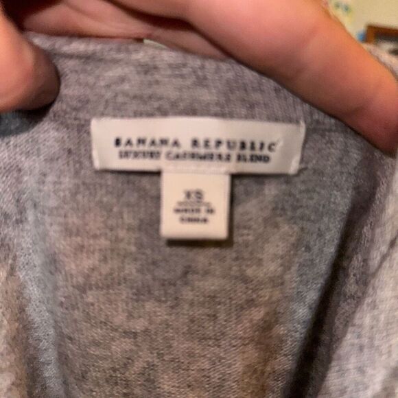 Banana Republic heathered gray luxury cashmere XS pullover sweater - Picture 3 of 5